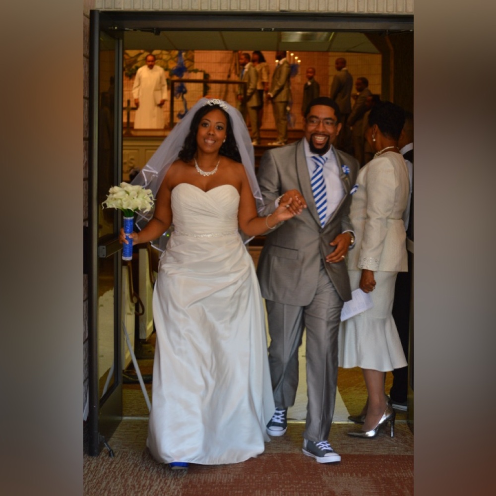 David's Bridal Wedding Dress Size 16